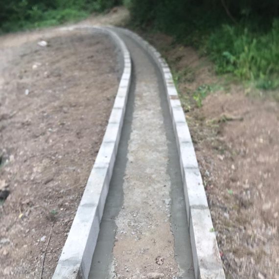 Canalización traida de agua en Carucedo