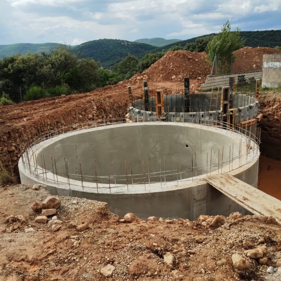 Depósitos traida de agua en Carucedo